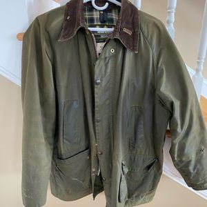 Men’s L Barbour classic jacket.